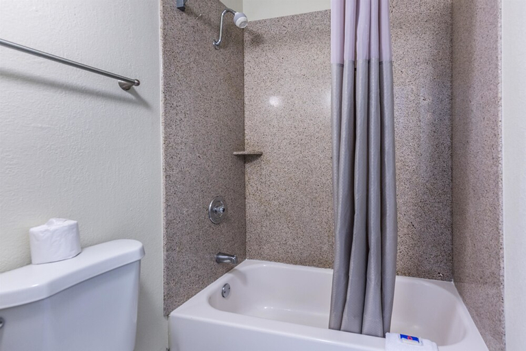 Bathroom 4, Motel 6 Mount Vernon, Il, Jefferson