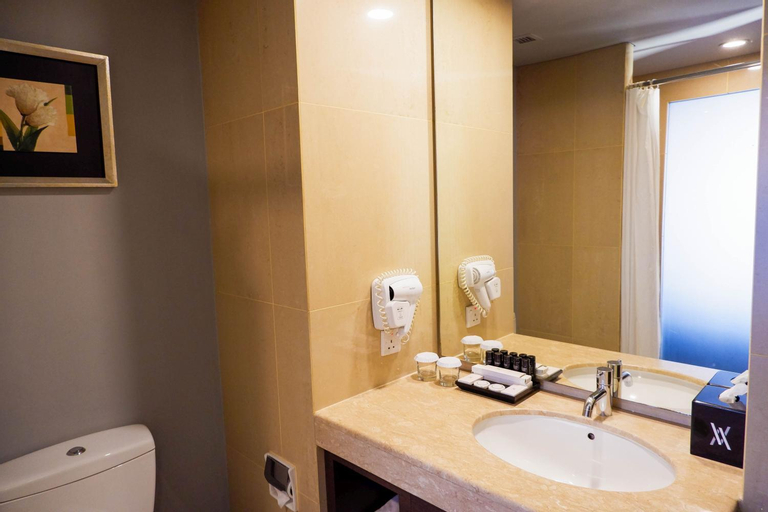 Bathroom 18