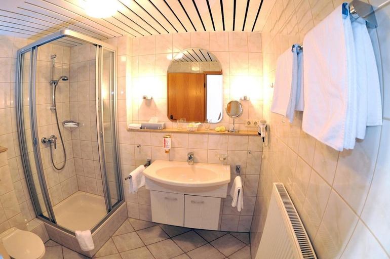 Bathroom 3, Hotel Dernbachtal, Südliche Weinstraße
