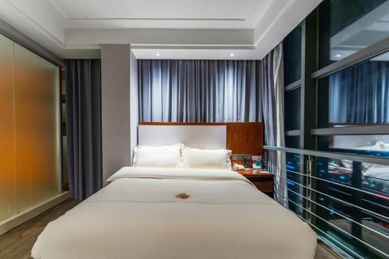 Bedroom 3, King's Park International Hotel, Yichun