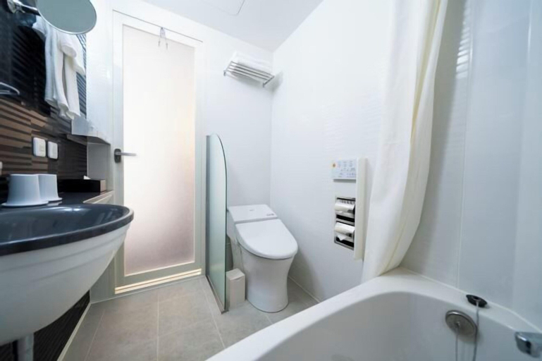 Bathroom 22