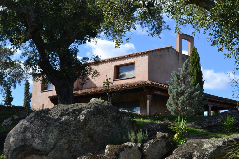 Exterior 3
