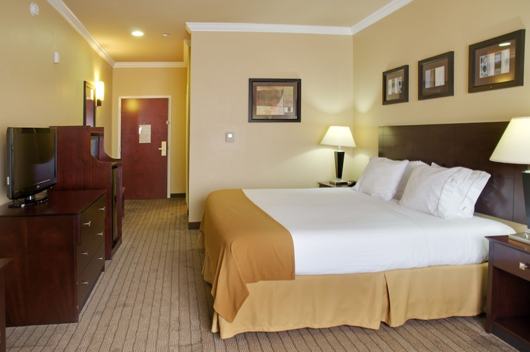 Bedroom 5, Holiday Inn Express & Suites NATCHITOCHES, Natchitoches