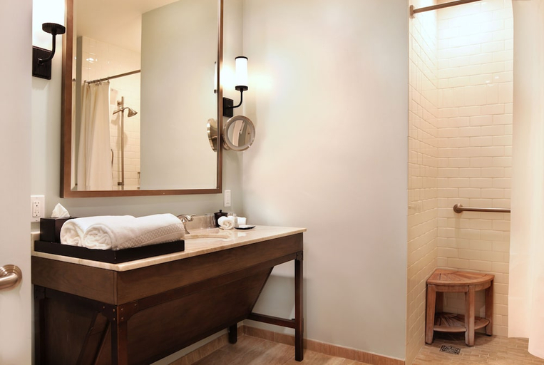 Bathroom 5, Nopsi Hotel, Orleans