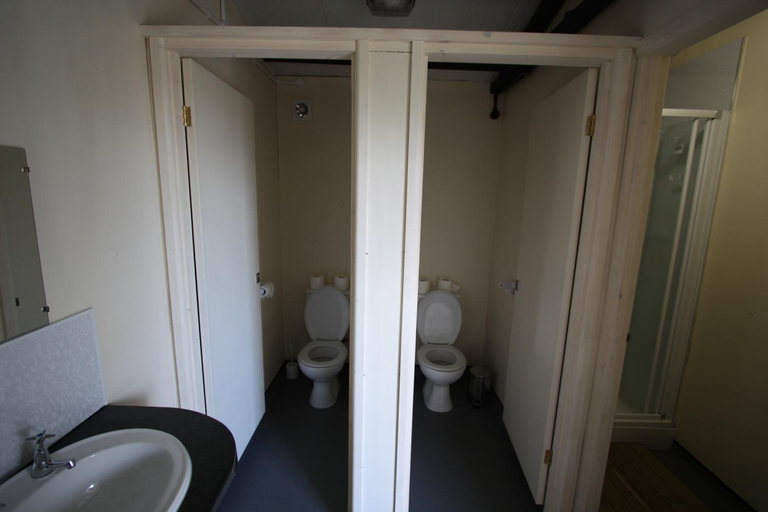 Bathroom 2, The White Horse Inn Bunkhouse, Cumbria