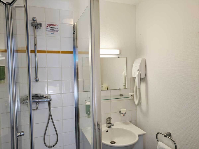 Bathroom 3, Complexe Hôtelier Regain, Alpes-de-Haute-Provence