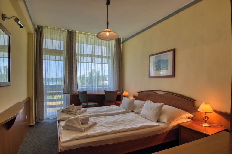 Bedroom 3, Világos Hotel Balatonvilágos, Balatonalmádi