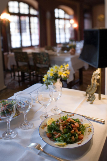 Food & Drinks 5, Hostellerie du Vieux Perouges, Ain