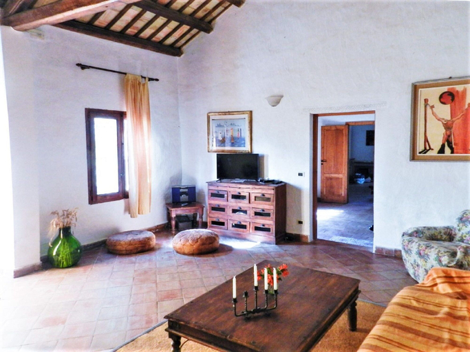 Living area 5, Delightful Holiday Home in Fulgatore With Swimming Pool, Trapani