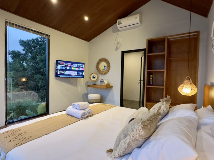 Skylake Villa with Lake and Mount View, Bali