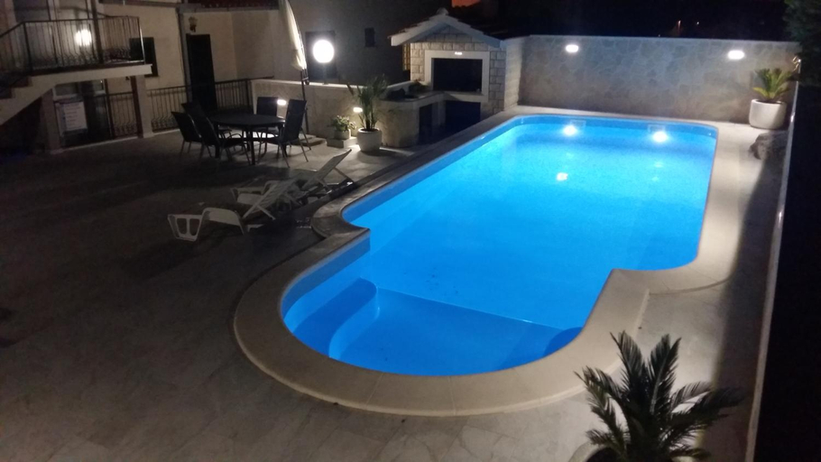 Others 5, Villa Ante Split-Podstrana, Podstrana