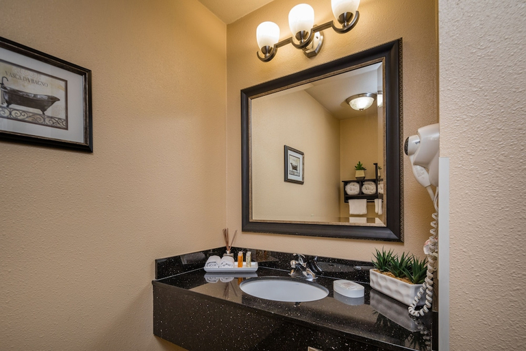 Bathroom 4, Stage Coach Lodge, Monterey