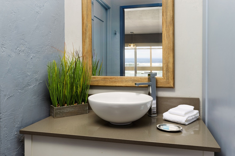 Bathroom 3, Monterey Beach Hotel, a Tribute Portfolio Hotel, Monterey