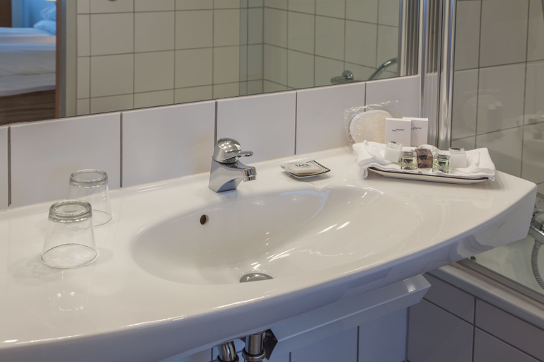 Bathroom 5, Hyatt Place Gothenburg Central, Göteborg