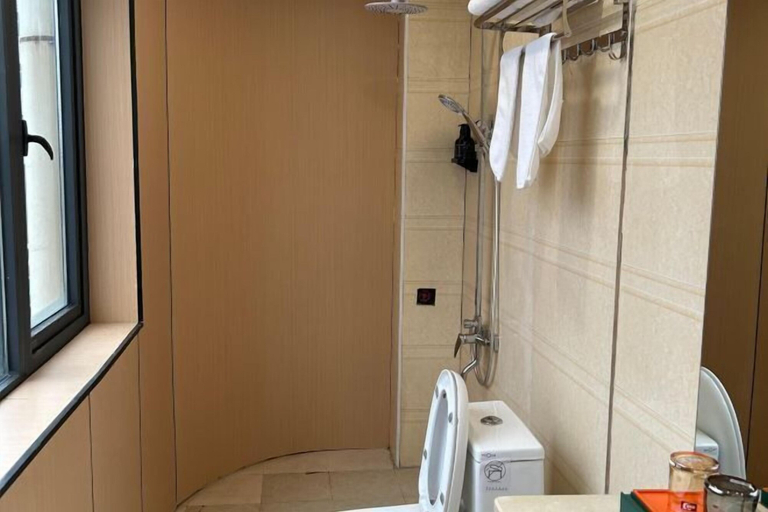 Bathroom 3, Ganzhou Yuekelong Holiday Hotel, Ganzhou