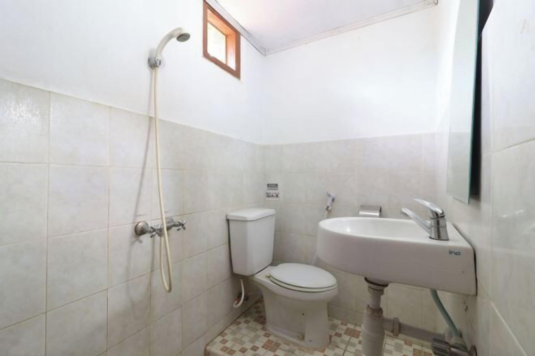 Bathroom 10
