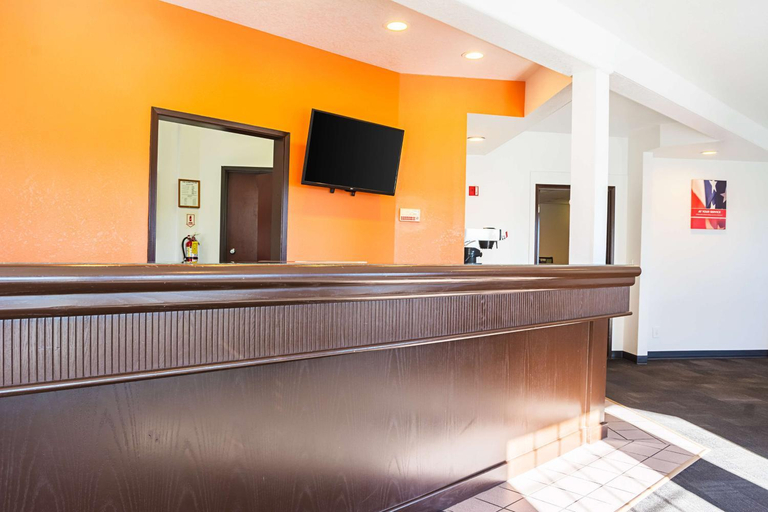 Public Area 3, Motel 6 Newport, OR, Lincoln