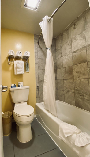 Bathroom 3, Monterey Bay Lodge, Monterey