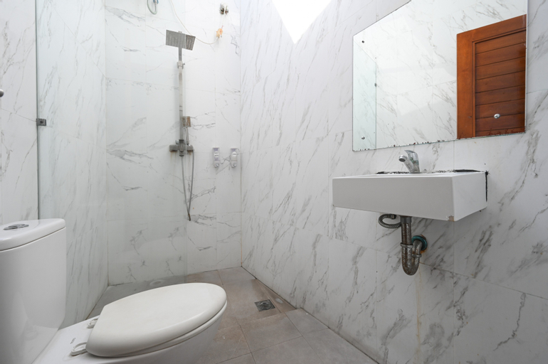 Bathroom 13