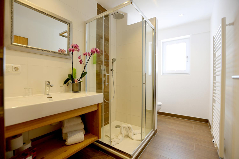 Bathroom 3, Hotel Friedenseiche, Bad Tölz-Wolfratshausen