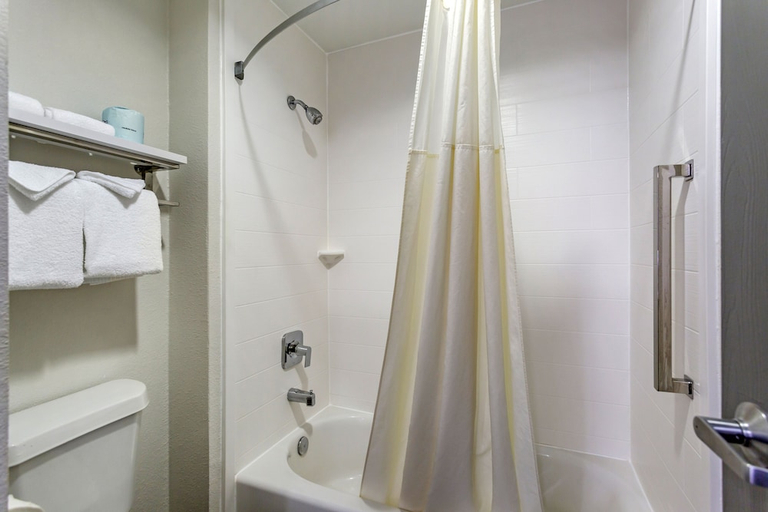 Bathroom 4, Quality Inn Murfreesboro-University Area, Rutherford