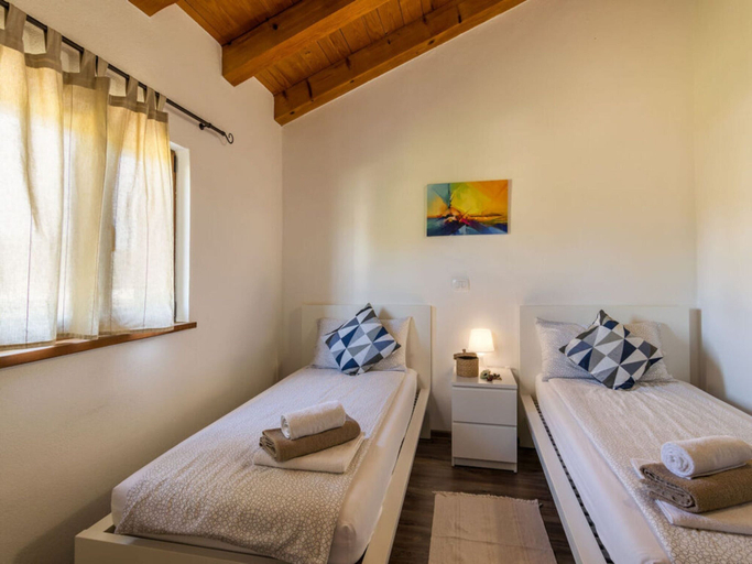 Bedroom 2, Villa Casa Ida Comfortable Holiday Residence, Grožnjan