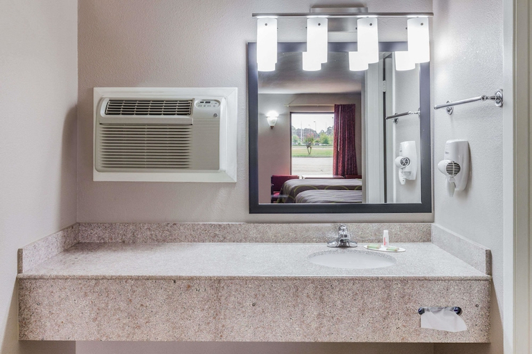 Bathroom 3, Super 8 By Wyndham Mt. Pleasant Tx, Titus