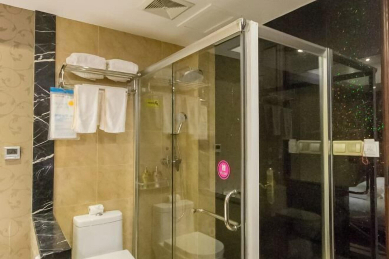Bathroom 2, Winchi Joyu Hostel, Wenzhou