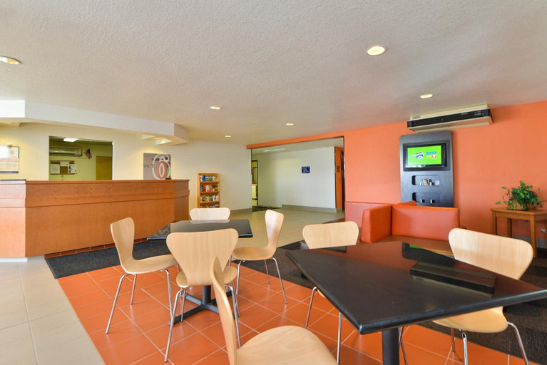 Food & Drinks, Motel 6 Meridian Id, Ada