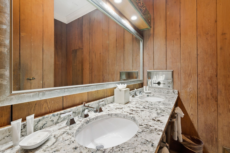 Bathroom 5, Hotel Provincial, Orleans