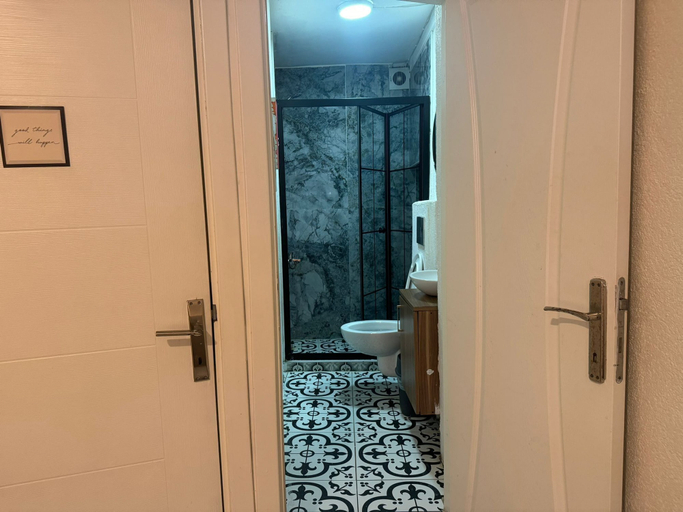 Bathroom 5, The Havana Residence, Beyoğlu