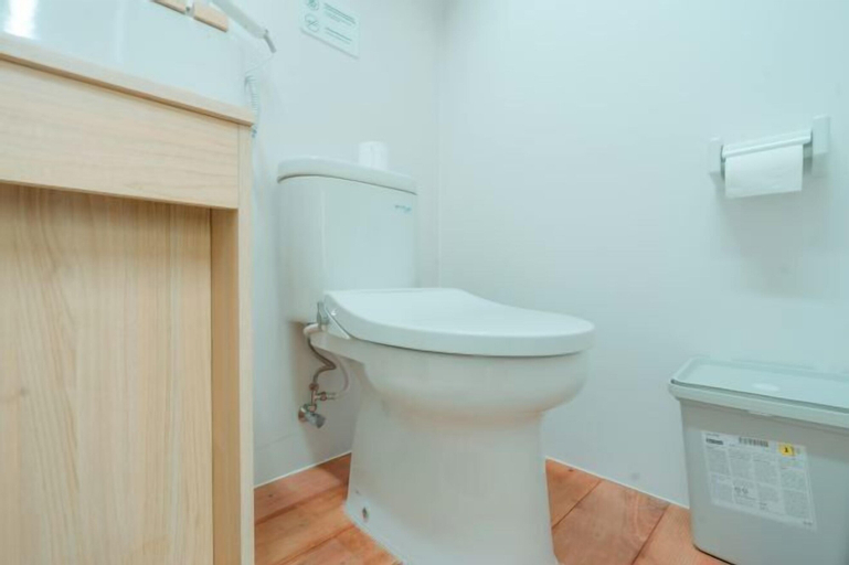 Bathroom 12