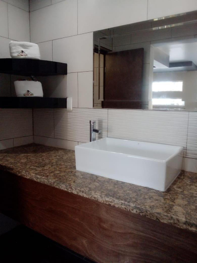 Bathroom 3, HOTEL AZTECA INN, Ensenada