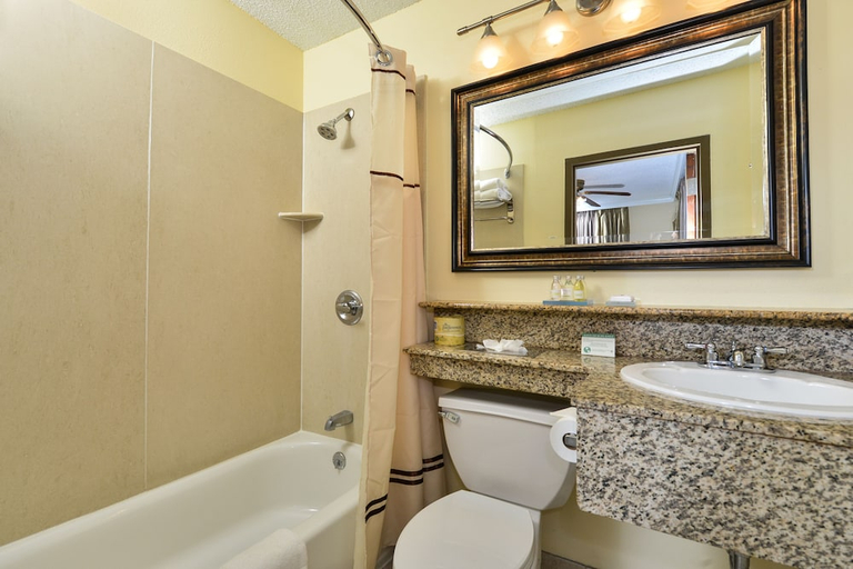 Bathroom 3, St Charles Inn, Superior Hotel, Orleans