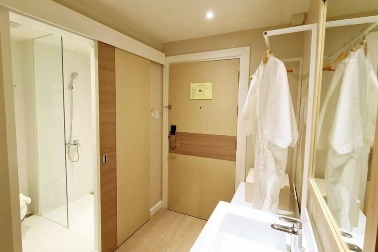 Bathroom 21