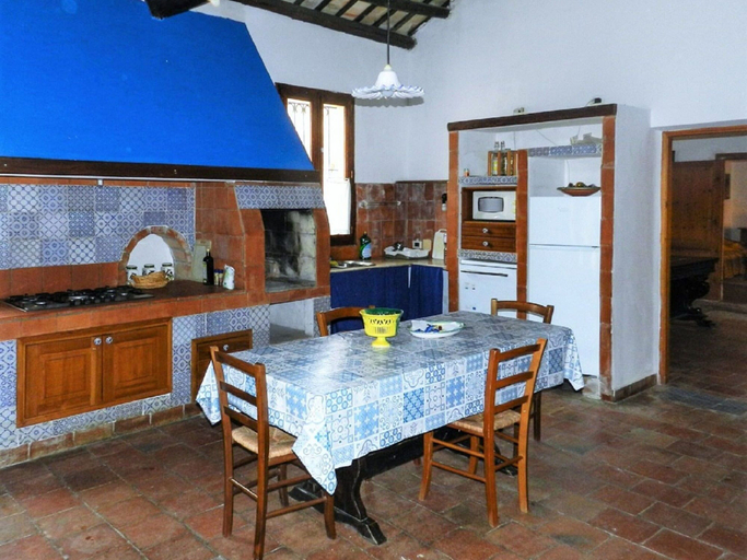 Private kitchen 3, Delightful Holiday Home in Fulgatore With Swimming Pool, Trapani