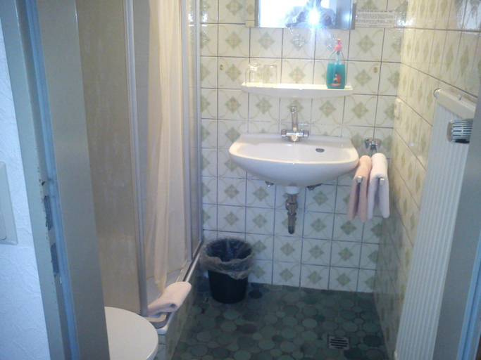 Bathroom 2, Hotel-restaurant Hellmann, Nürnberger Land