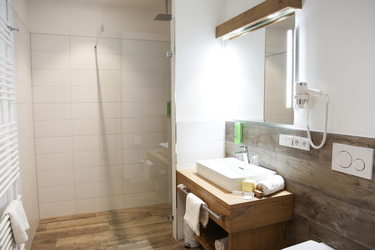 Bathroom 4, Hotel Friedenseiche, Bad Tölz-Wolfratshausen