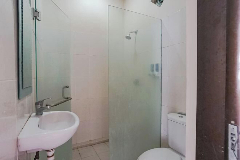 Bathroom 15