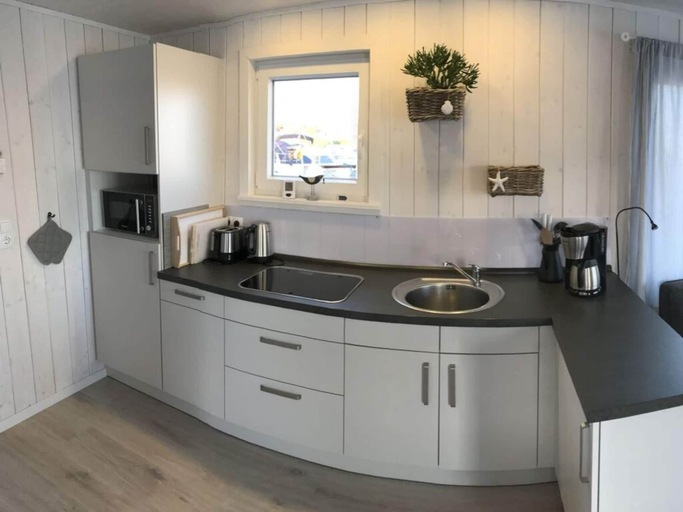 Private kitchen 5, Houseboat Comfortable Vacation Home, Ostholstein