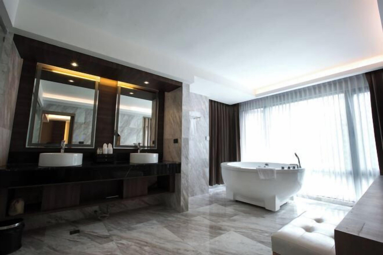 Bathroom 26