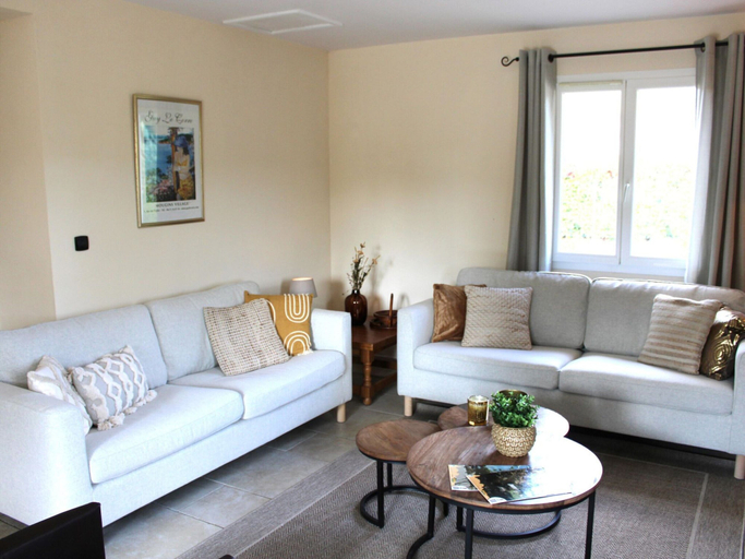 Living area 3, Comfortable Holiday Home With Pool, Var