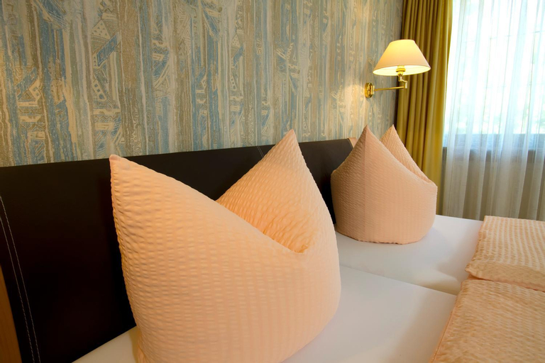 Bedroom 2, Gastehaus Hebinger am Schlosspark, Bad Dürkheim