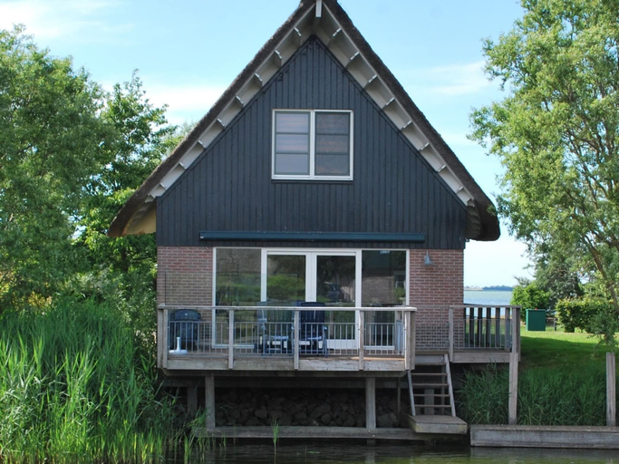 Exterior 5, Waterfront Villa With Sauna in Friesland, Wûnseradiel