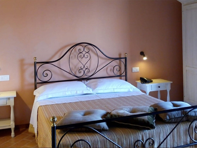 Room 3, Apartment in Umbria With Infinity Pool Views, Perugia