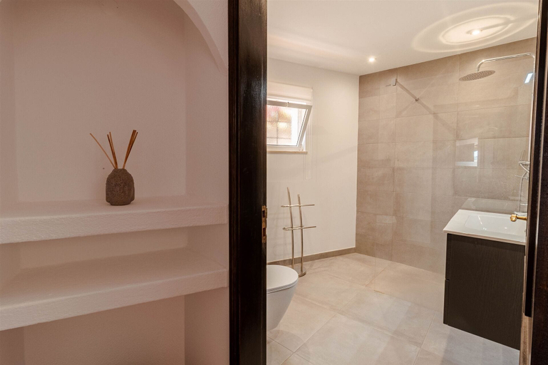 Bathroom 3, Lagos Appartement Resort, Lagos