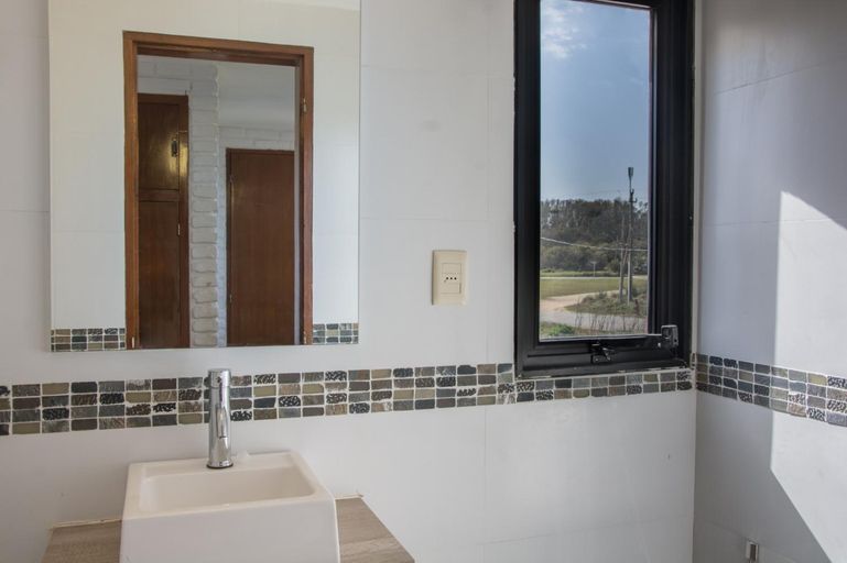 Bathroom 3, Portobello Suites Hotel, Rocha