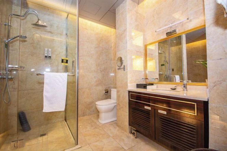 Bathroom 3, Yesanguan International Hotel, Enshi Tujia and Miao