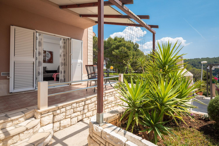 Others 5, Apartments Babic, Milna