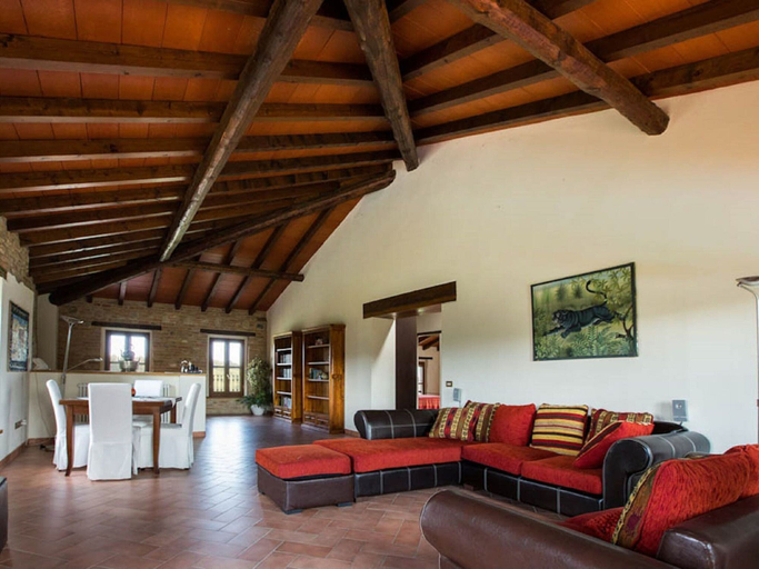 Living area 4, Sunny Holiday Home With Swimming Pool, Parma
